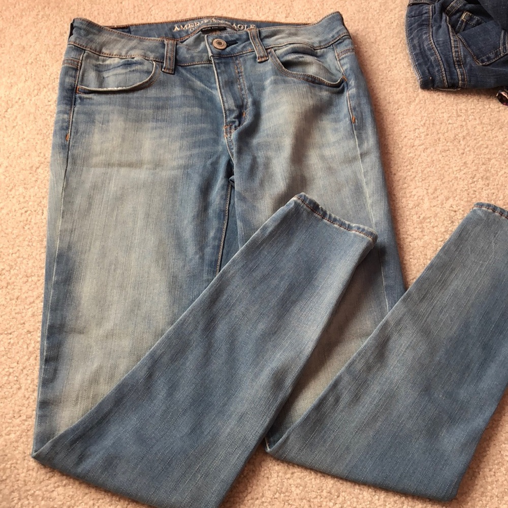Light wash American Eagle jeggings